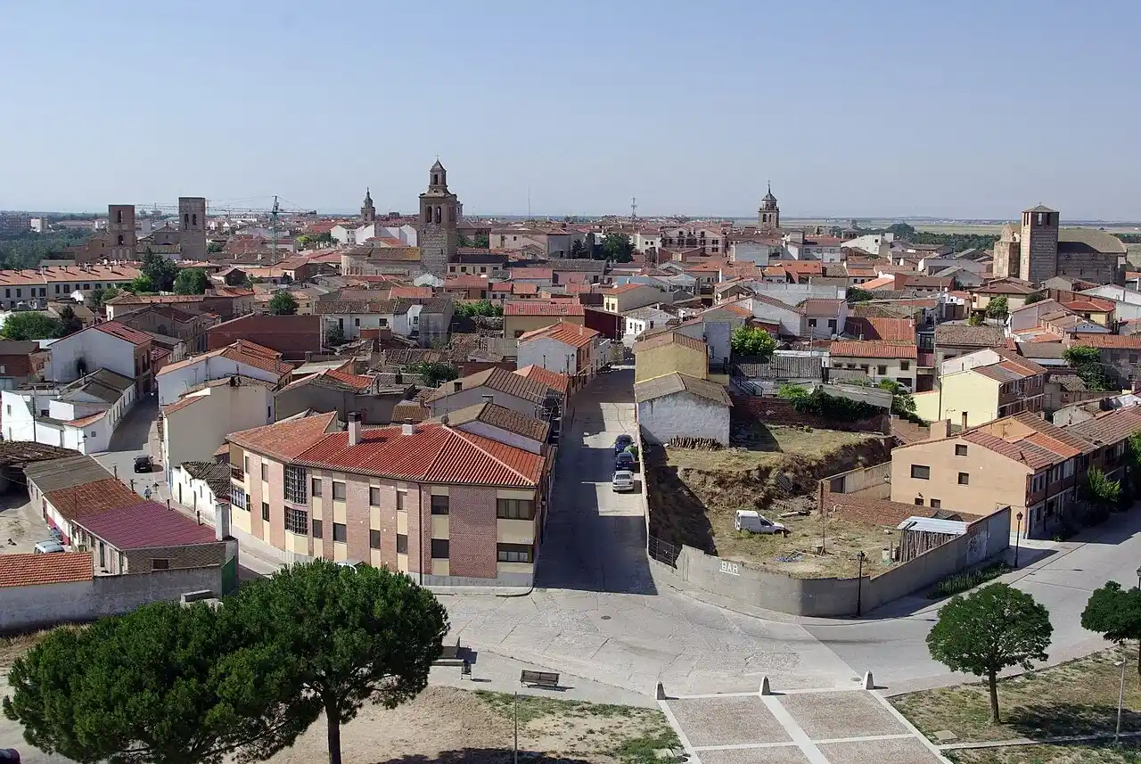 Mudanzas en Arévalo 8 Mudanzas en Arévalo: vista del pueblo con sus torres de ladrillo sobre los tejados